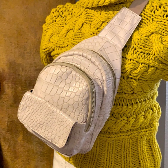 Urban Originals Cream Embossed Crossbody Bag. - Picture 1 of 3